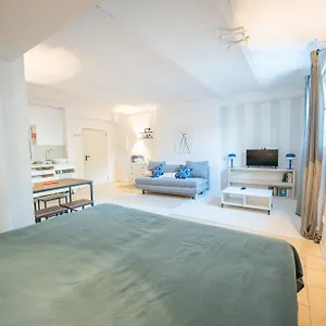 Kingsize Bett, Nahe Stadt Und Alster, Ruhig Apartment